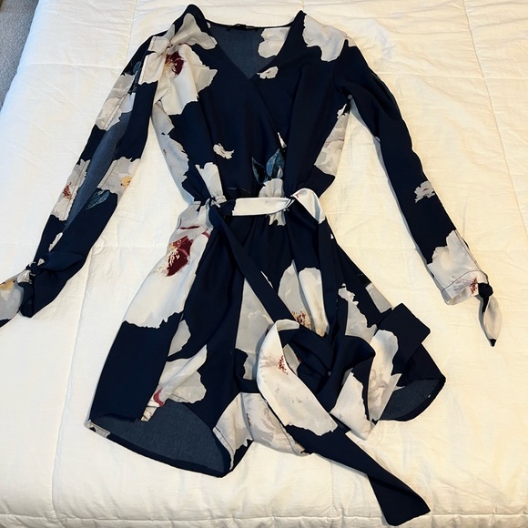 Dynamite navy flower print romper jumpsuit - Picture 1 of 9